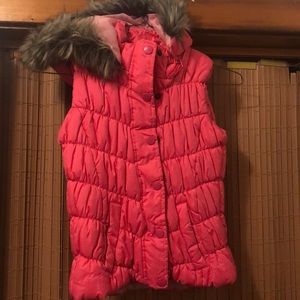 Girls Size 8 pink puffy vest.
